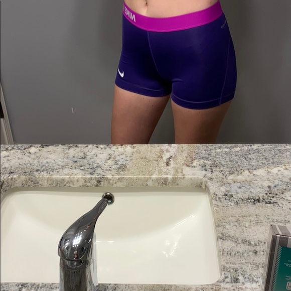 Nike Pants - Purple dri fit Nike pros